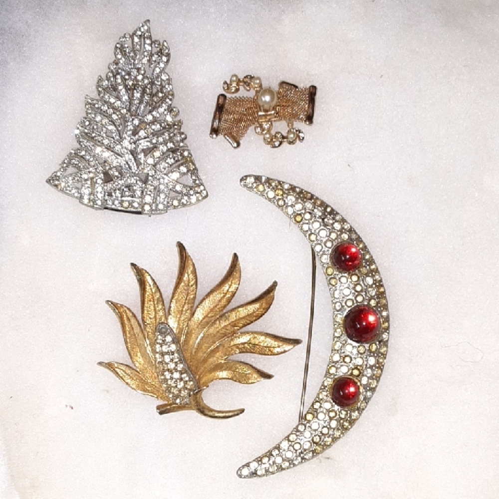 Vintage Gold Tone and Silver Brooches